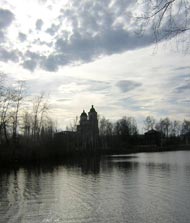 Свято-Духосошествиенская церковь. Вид с озера